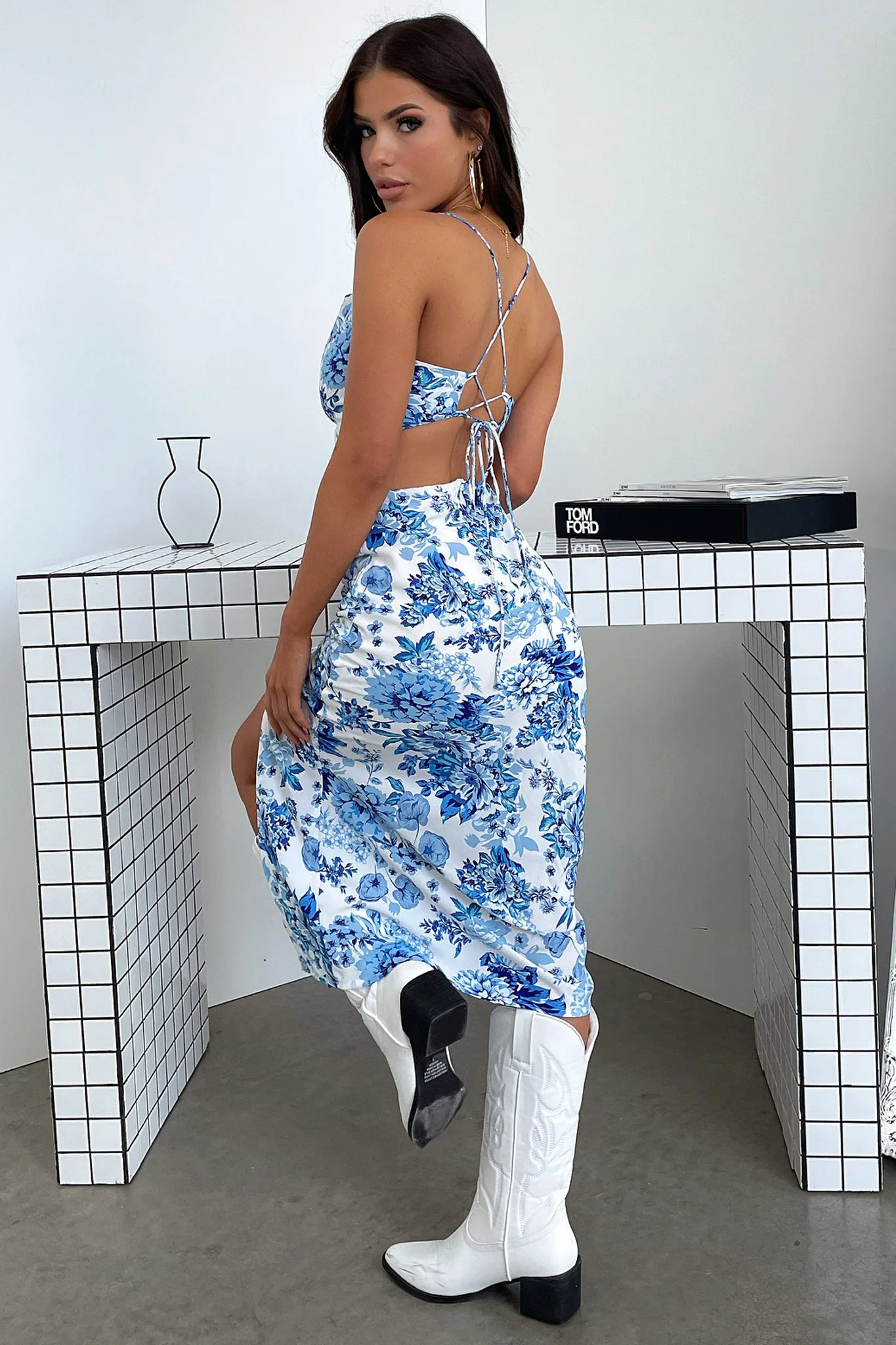 8391-moana-midi-blue-floral-1.webp