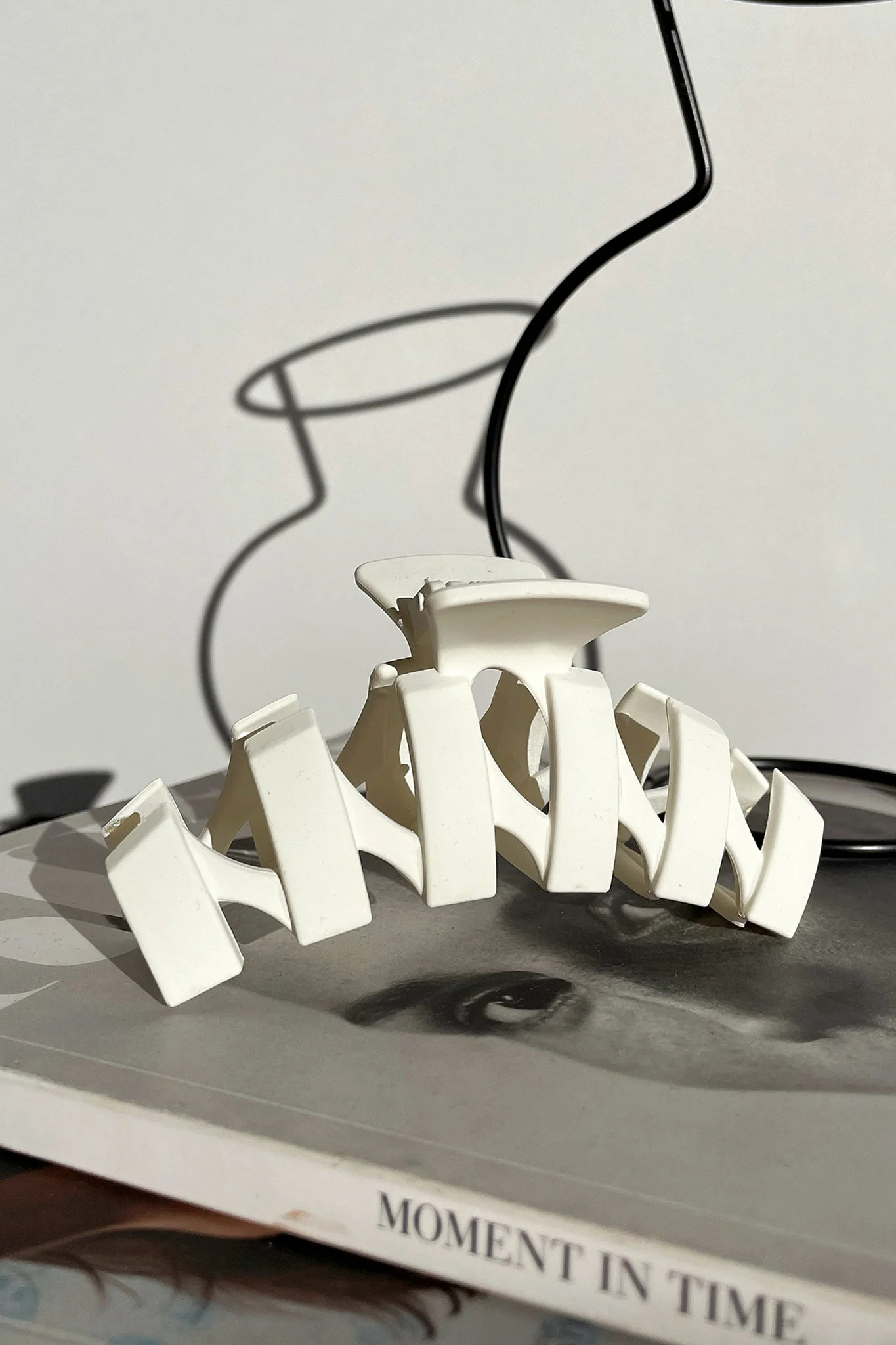 Issy Claw Clip - White
