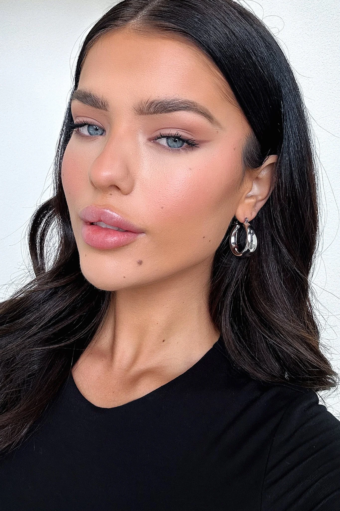 885-zoey-hoop-earrings-silver-1.webp