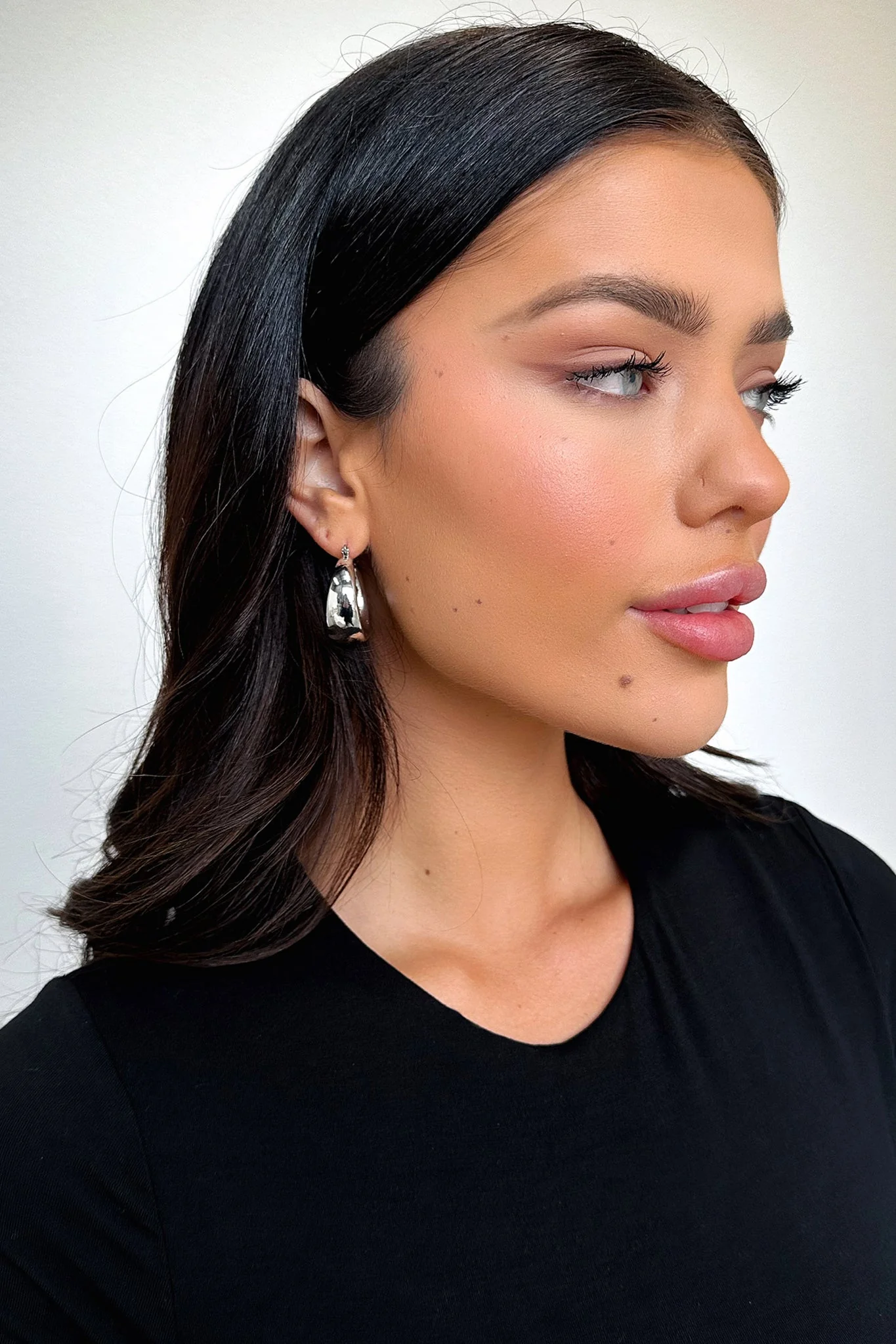 885-zoey-hoop-earrings-silver-1.webp