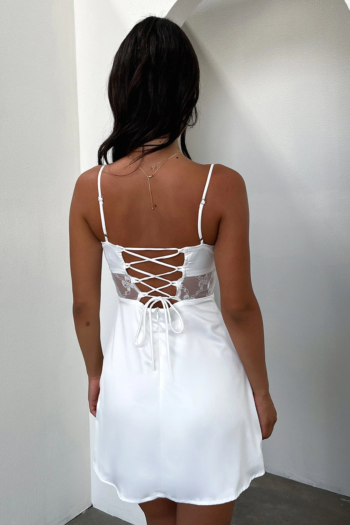 8976-zeira-dress-white-1.webp