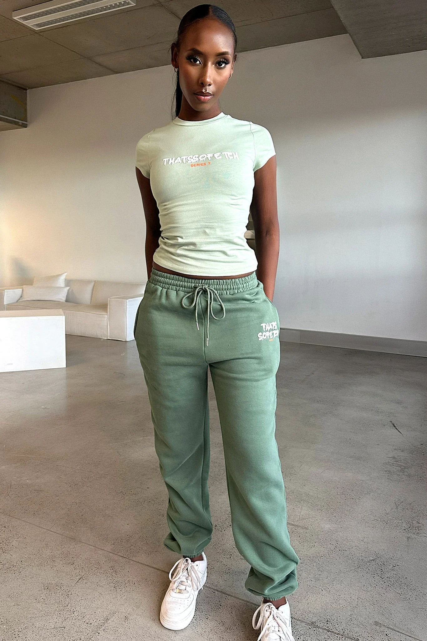 9081-series-7-sweatpants-green-1.webp