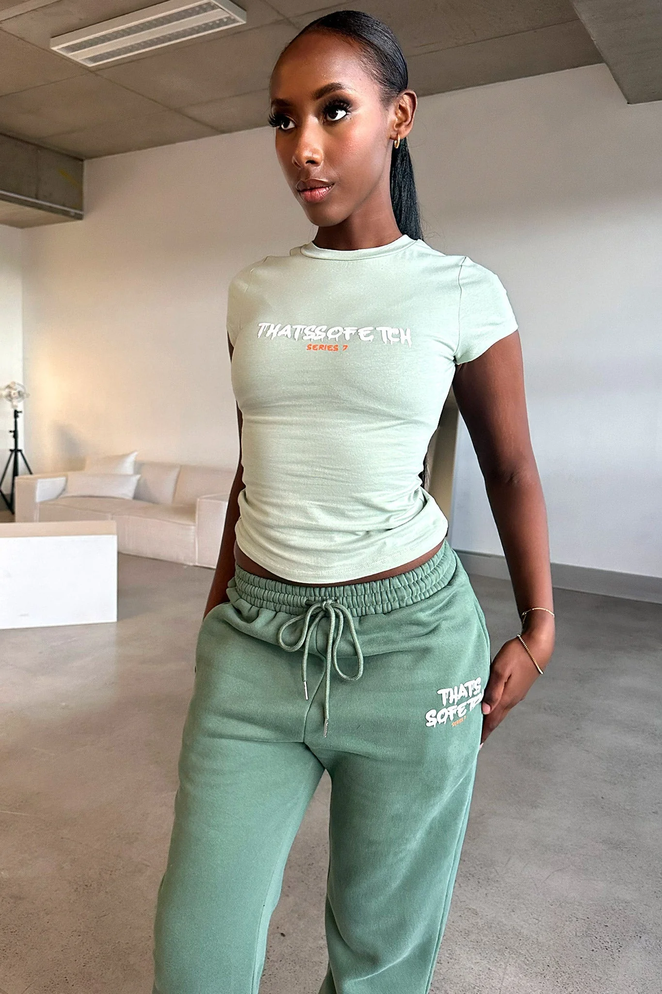 9081-series-7-sweatpants-green-1.webp
