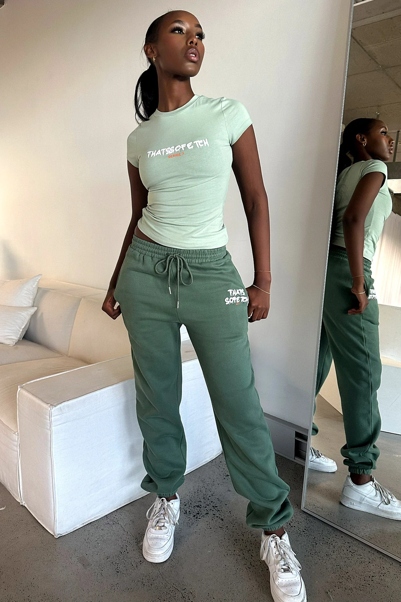 9081-series-7-sweatpants-green-1.webp