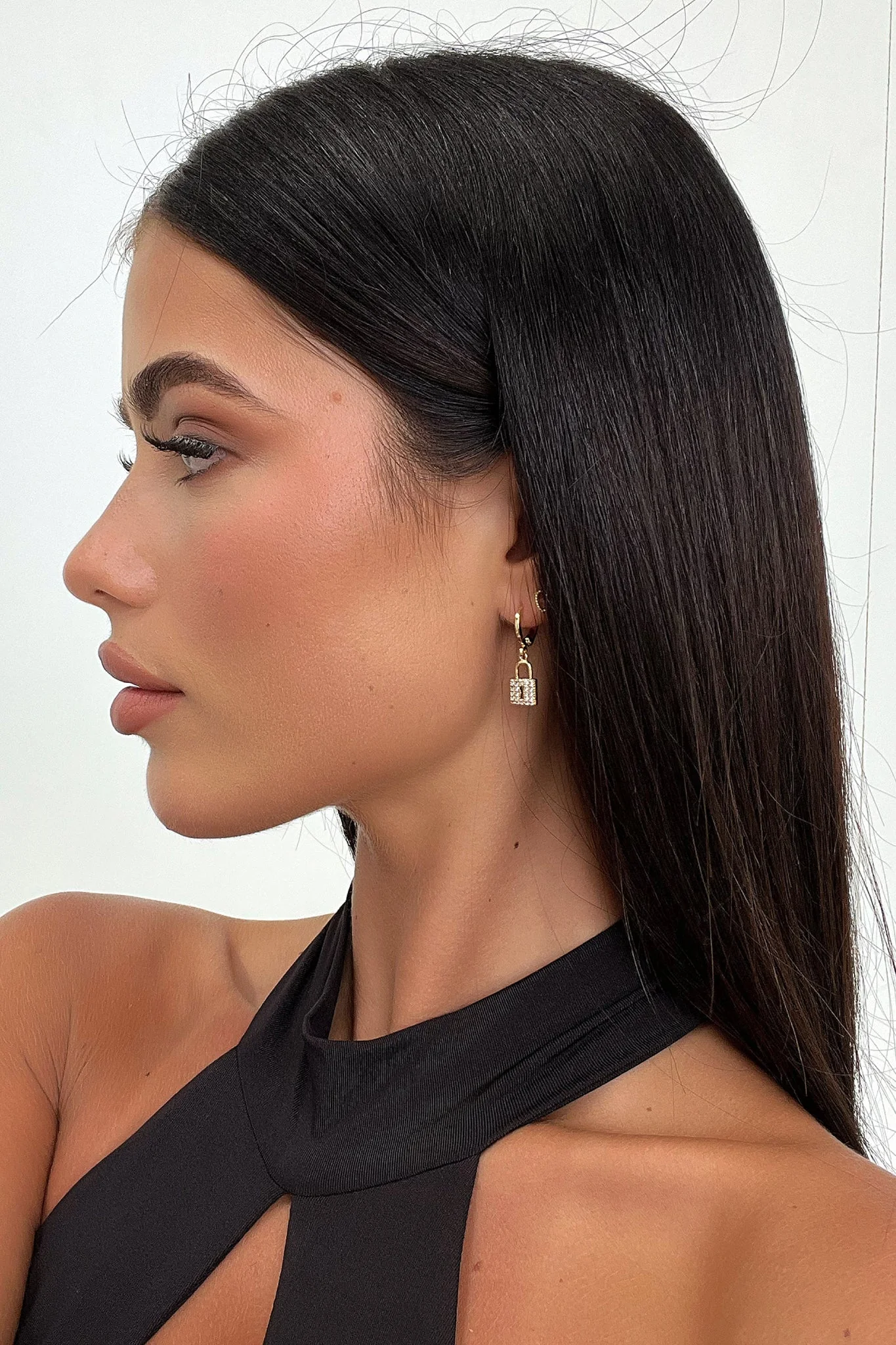 967-hetley-earrings-gold-1.webp