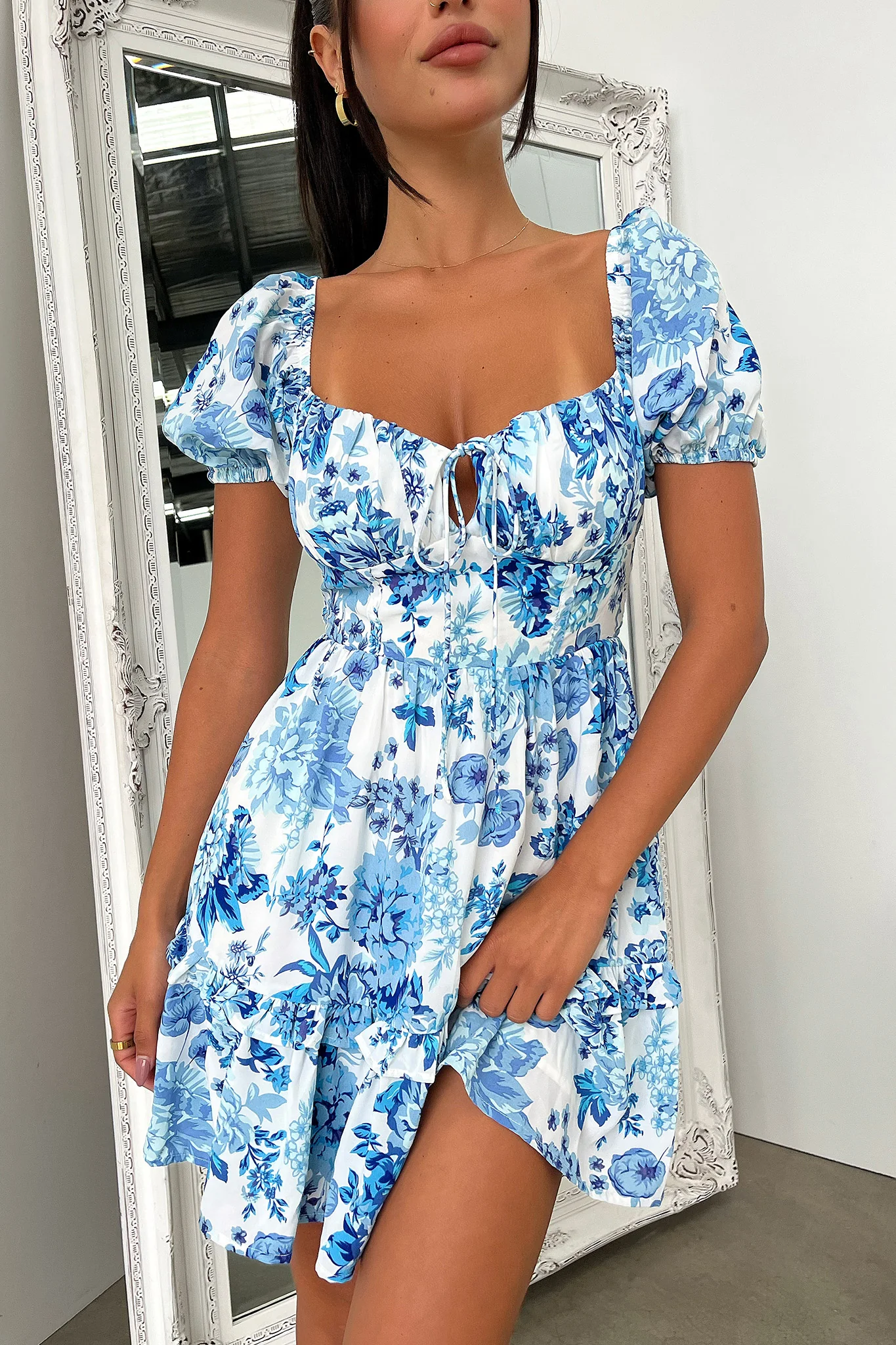 9904-taleah-puff-sleeve-mini-dress-blue-floral-1.webp